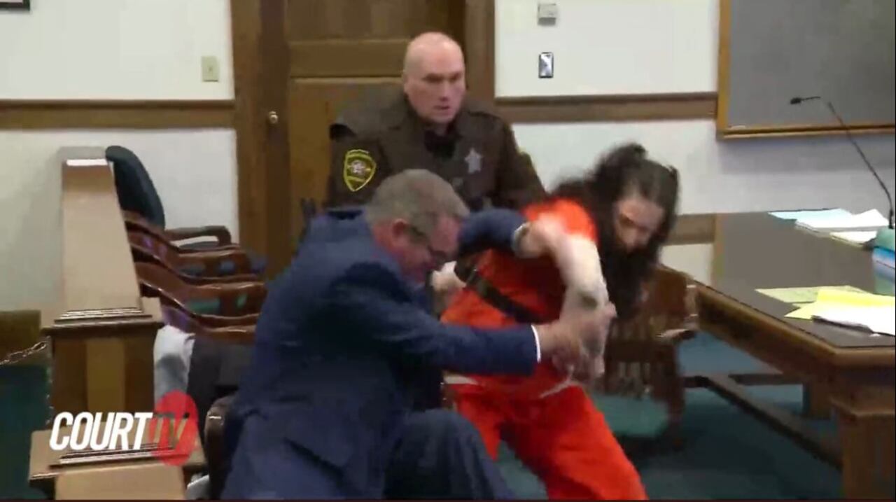 La mujer acusada del homicidio de Shad Thyrion, también de 25 años, estaba casada. Thyrion era su amante.