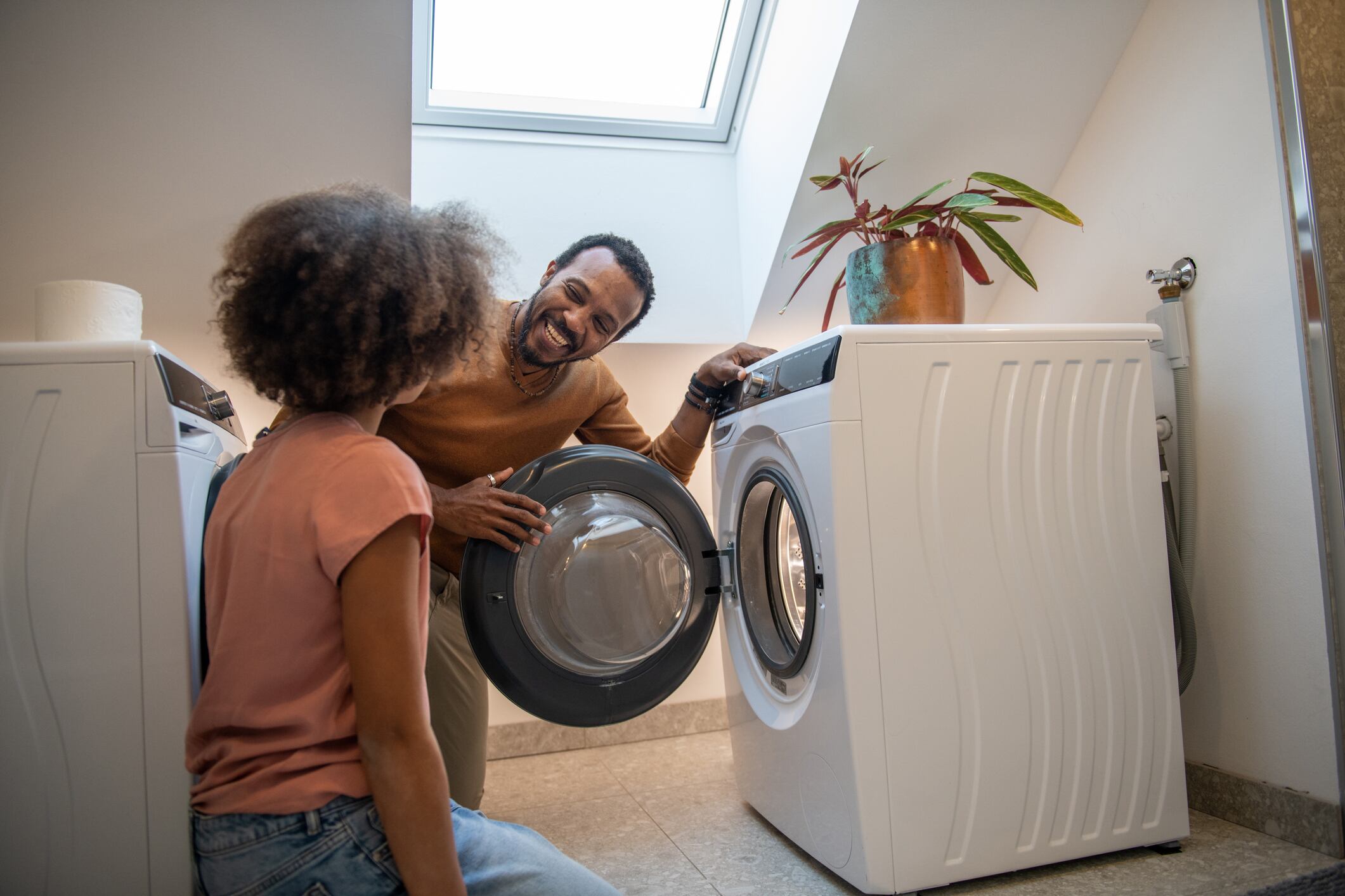 Investigaciones recientes han revelado un antiguo secreto del Feng Shui que implica el uso de laurel en la lavadora.