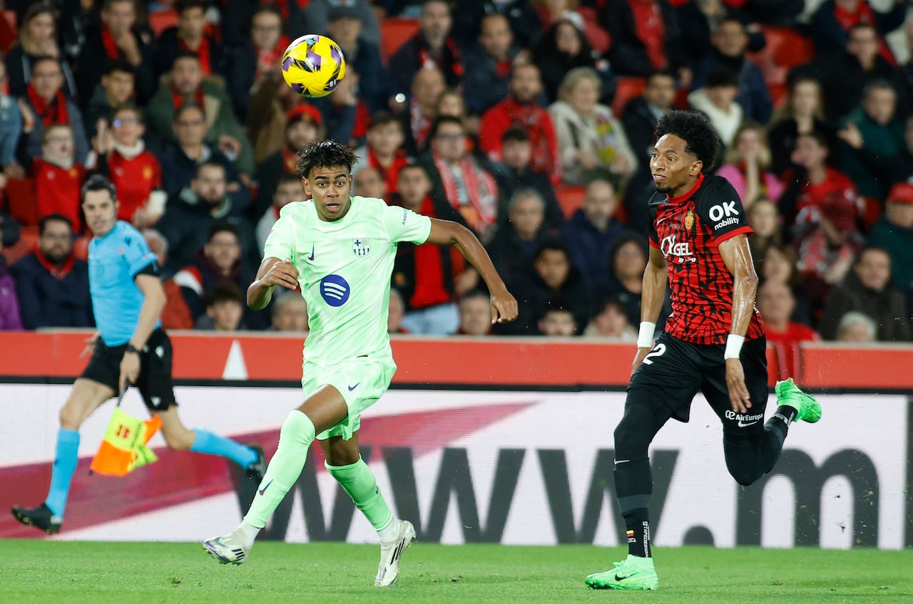 En el partido Mallorca-Barcelona, el colombiano Johan Mojica sufrió mucho con la velocidad de Lamine Yamal. Al juvenil le cometió penal.