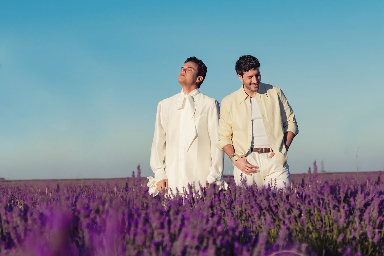 Sebastián Yatra y Silvestre Dangond se unen en una nueva canción de amor.