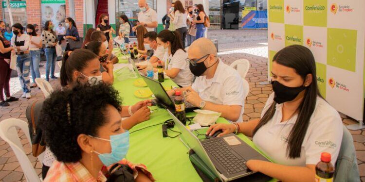 Jornada de empleo de Comfenalco en Antioquia.
