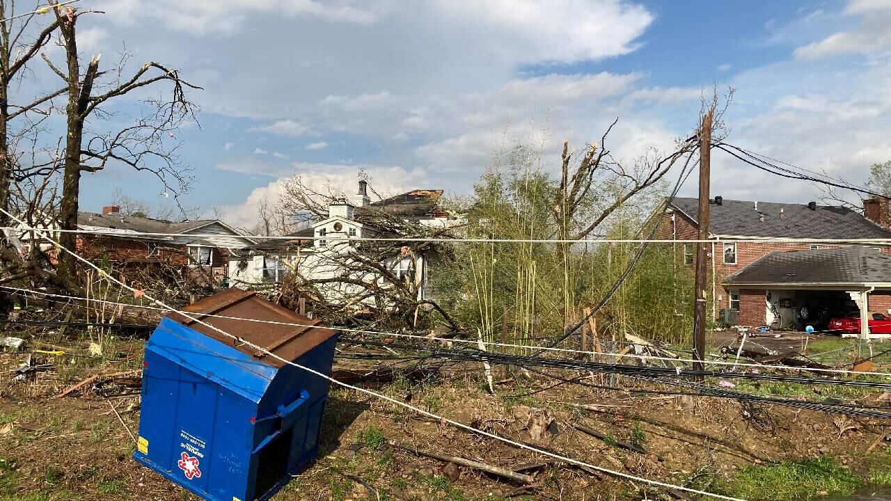 Un tornado atravesó Little Rock (Arkansas) y las áreas circundantes el viernes, astillando casas, volcando vehículos y árboles.