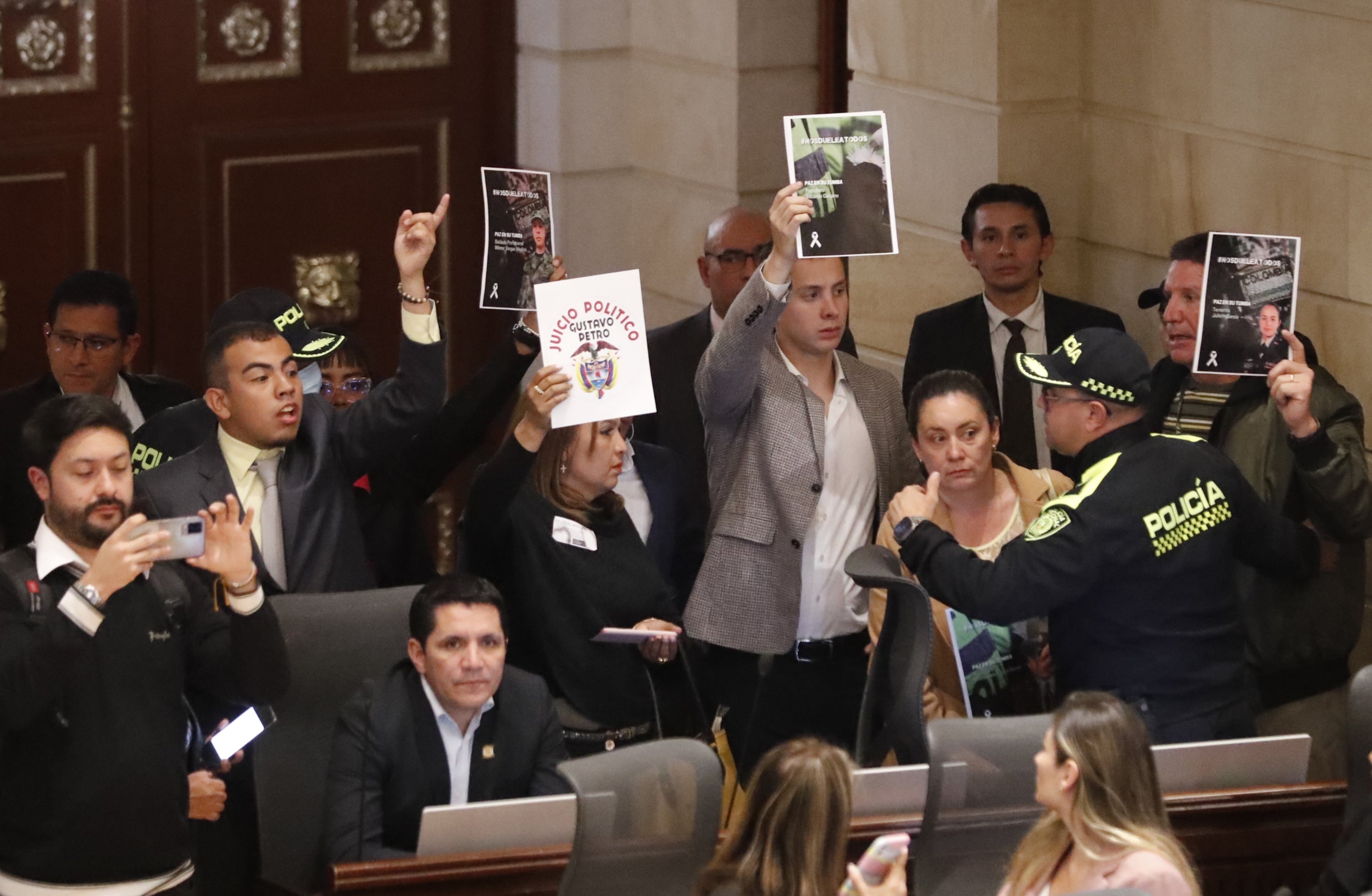 Moción de censura al canciller Álvaro Leyva