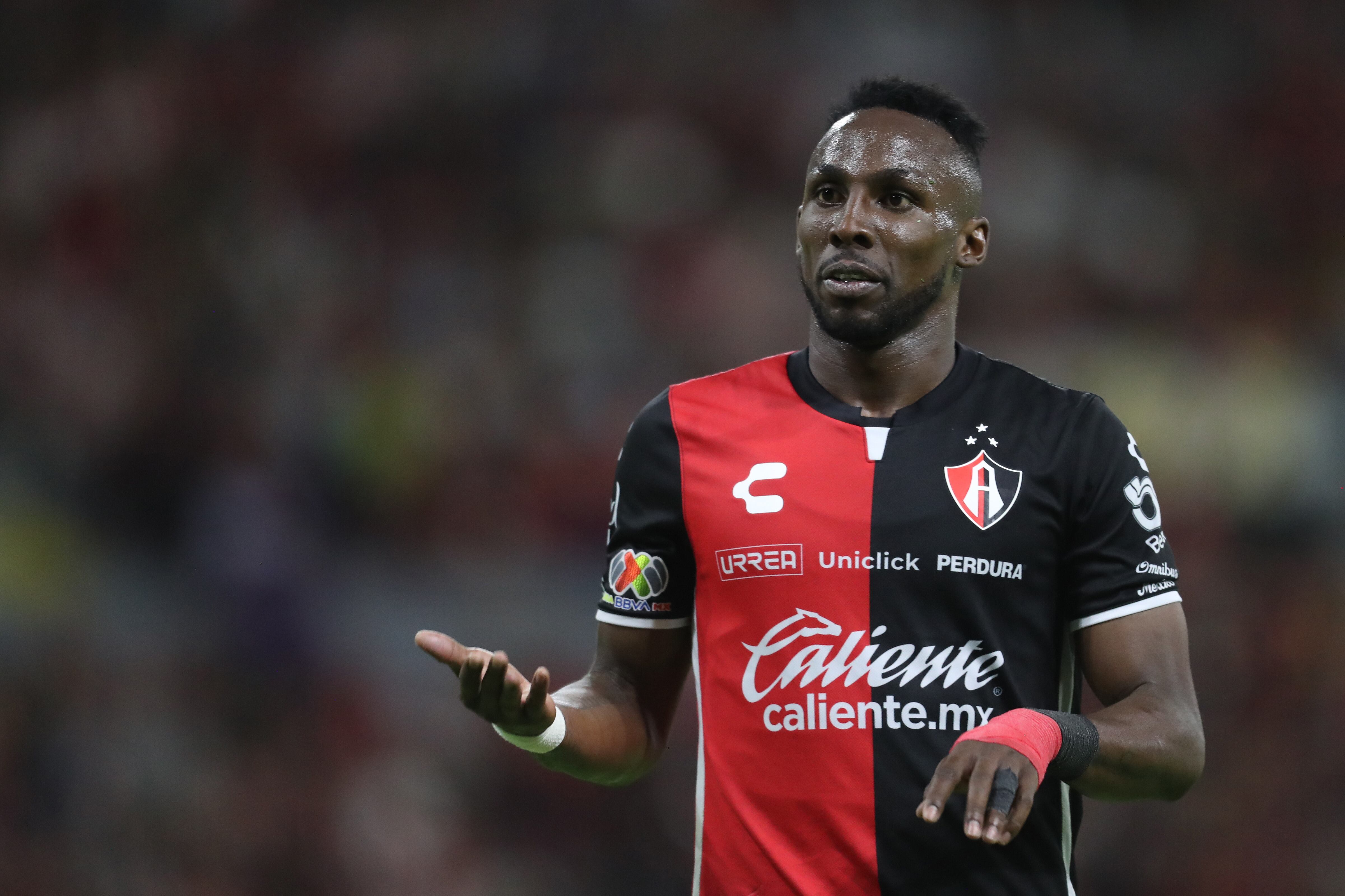 GUADALAJARA, MEXICO - MAY 11: Julian Quiñones of Atlas reacts during the quarterfinals first leg match between Atlas and Chivas as part of the Torneo Clausura 2023 Liga MX at Jalisco Stadium on May 11, 2023 in Guadalajara, Mexico. (Photo by Refugio Ruiz/Getty Images)