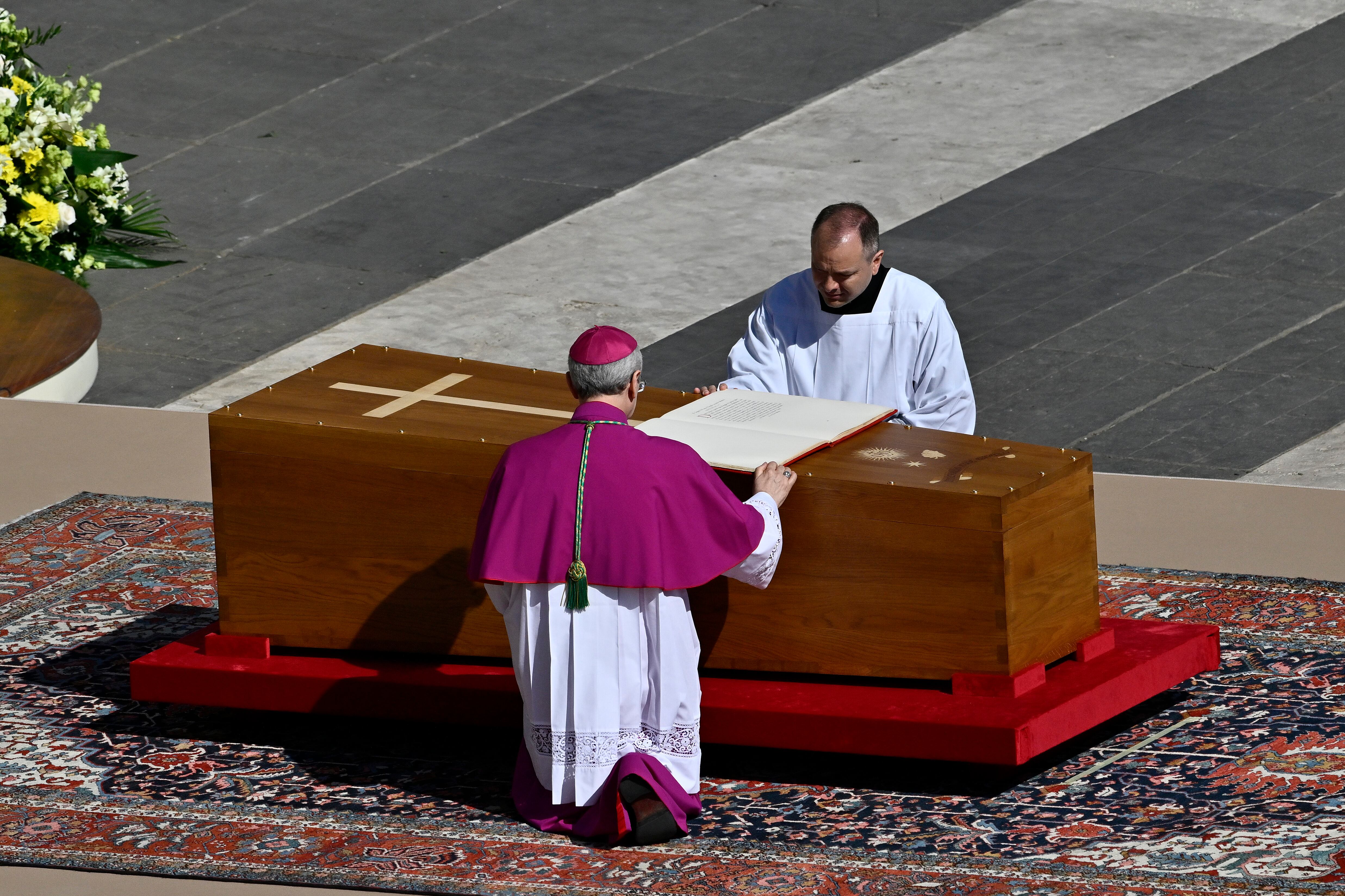 En una ceremonia emotiva, se le dio el último adiós al sumo pontífice.