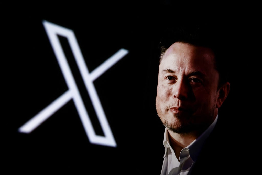 Musk confirmó la fusión de X con xAI para potenciar la inteligencia artificial.