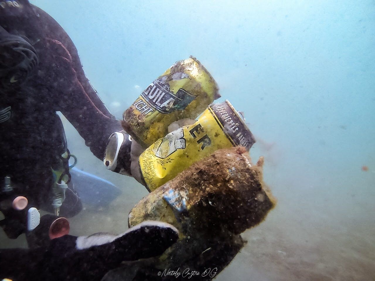 El 60 por ciento de la basura que logran recolectar en las playas y el mar es plástico. Tan solo en una jornada pueden recolectar entre 35 y 65 kilos de basura.