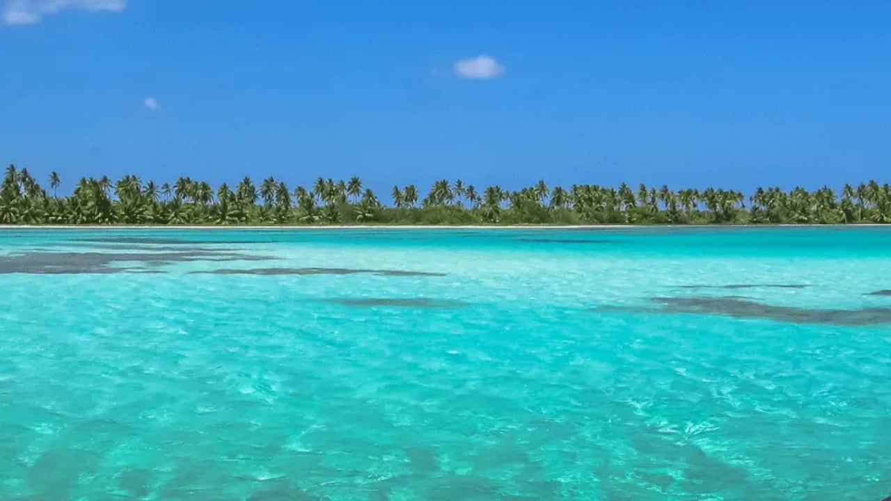 Considerada como “uno de los secretos mejor guardados del Caribe”, esta playa ocupa el puesto número seis en el listado gracias a su ambiente tranquilo y hermosas aguas cristalinas.