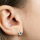 Dormir con aretes podría tener consecuencias para la salud y otros factores. Imagen: Getty Images.