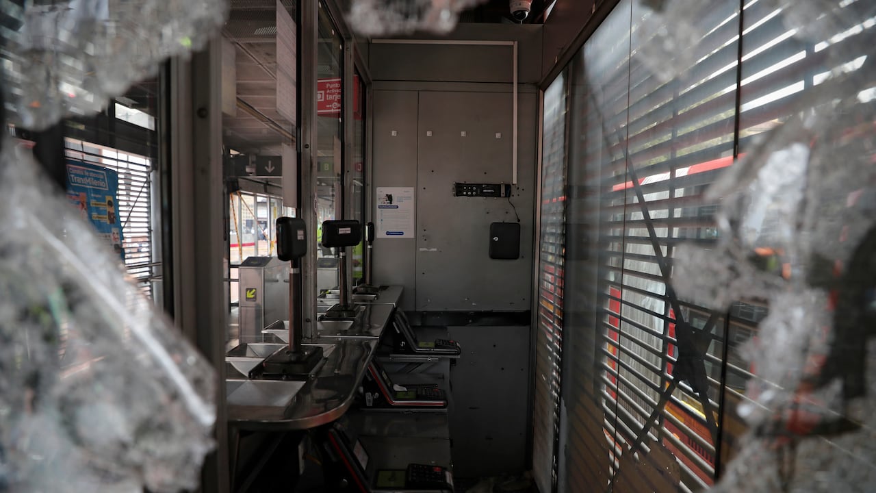 Debido a los daños por las manifestaciones, Transmilenio cambió su horario de operación