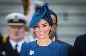 VICTORIA, BC - 24 DE SEPTIEMBRE: Catherine, duquesa de Cambridge, asiste a la ceremonia de bienvenida oficial para el Royal Tour en la legislatura de Columbia Británica el 24 de septiembre de 2016 en Victoria, Canadá. (Foto de Samir Hussein / WireImage)