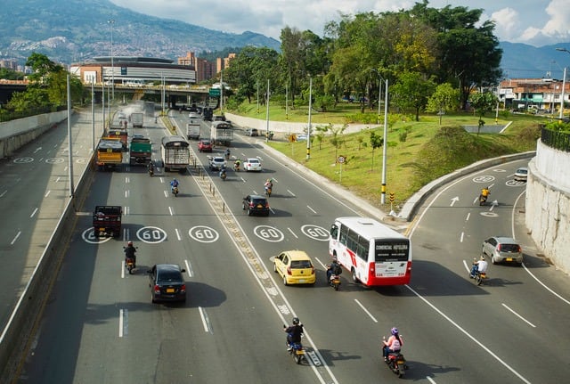 Promover hábitos de conducción responsable y respetar las normas de tránsito son algunas de las acciones para reducir la siniestralidad en las vías.