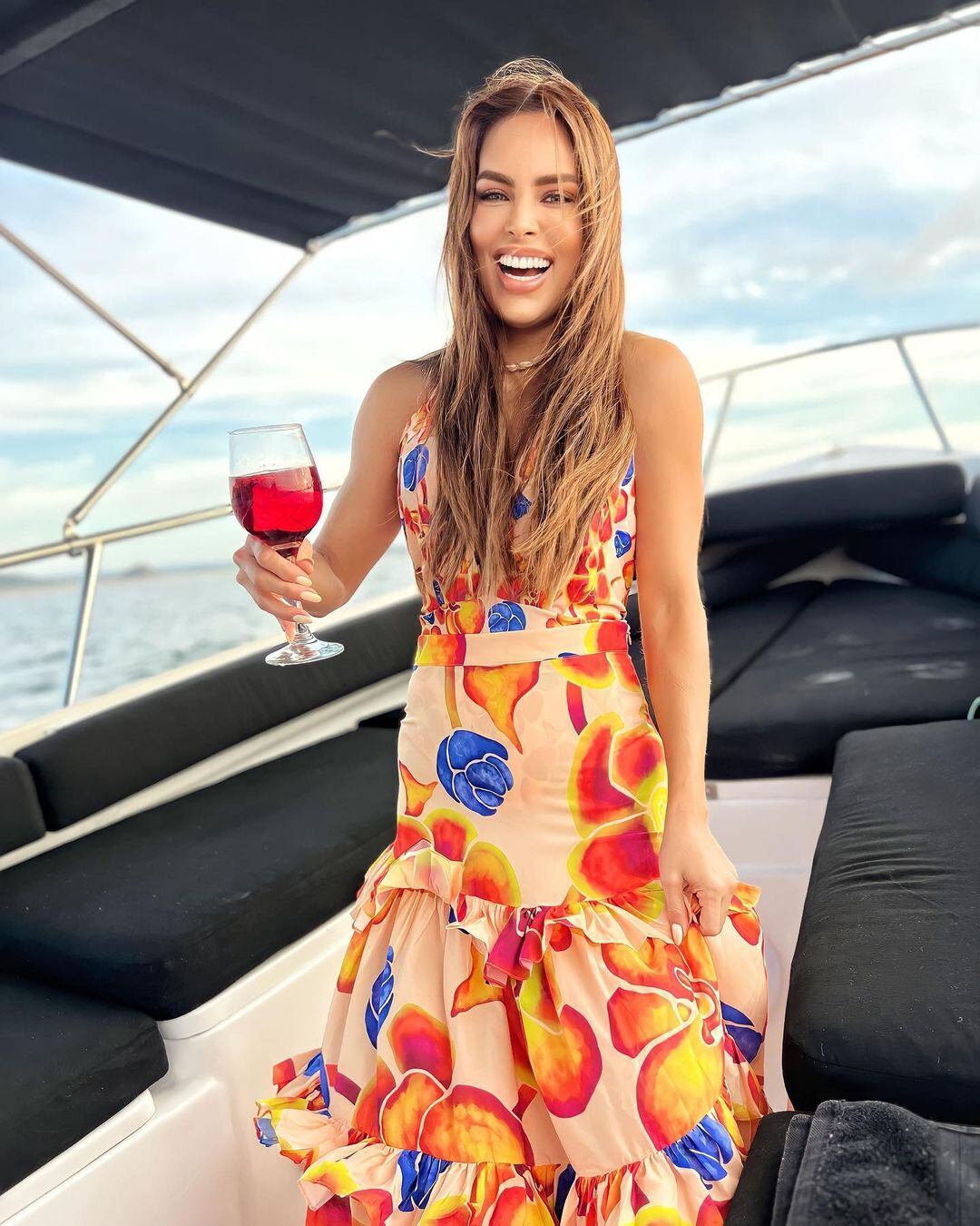 La actriz no quiso decirle a sus seguidores que está disfrutando de las playas de Costa Careyes. Foto: Instagram @saracorrales.