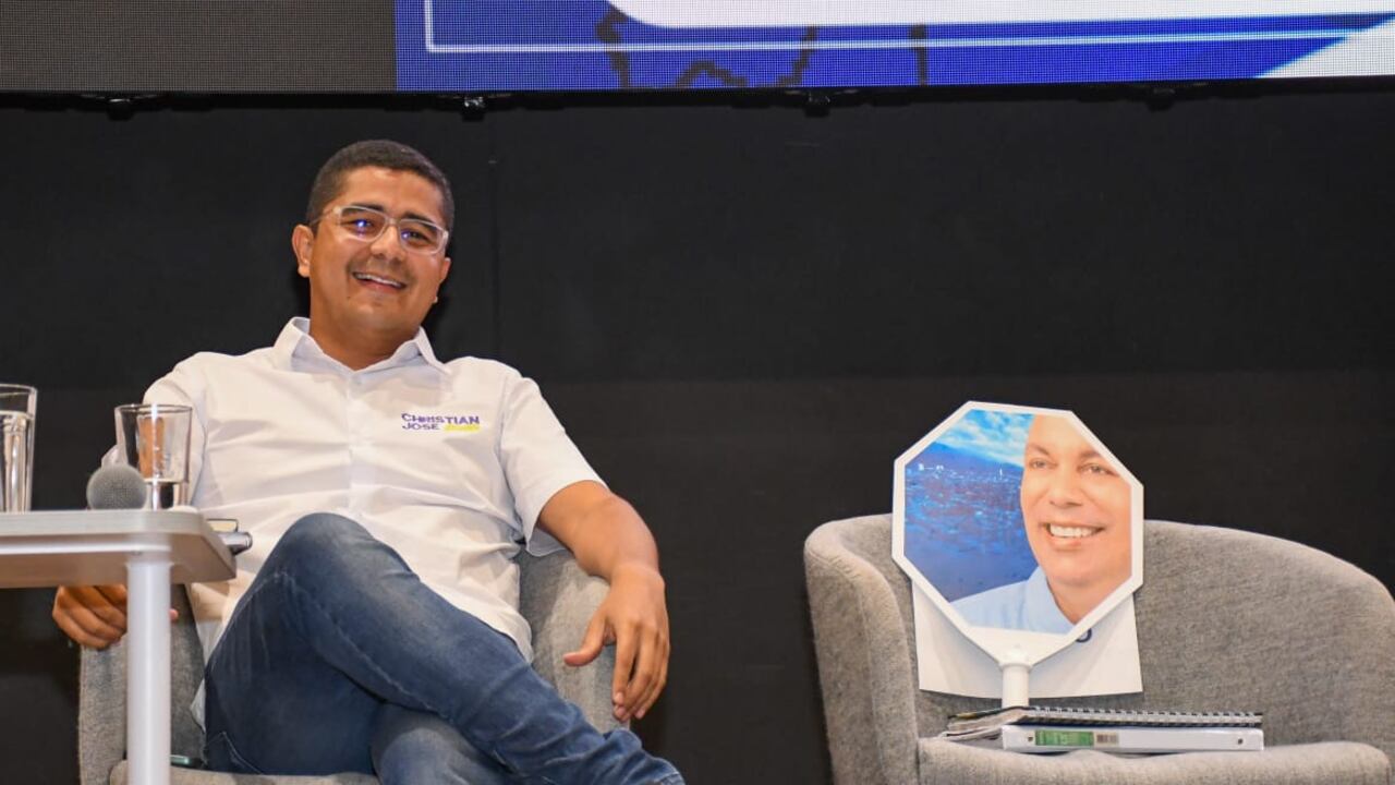 Christian José Moreno fue representante a la Cámara y ahora aspira a la alcaldía de Valledupar. Puso la imagen de un candidato en una 'silla vacía' porque no asistió a un debate.