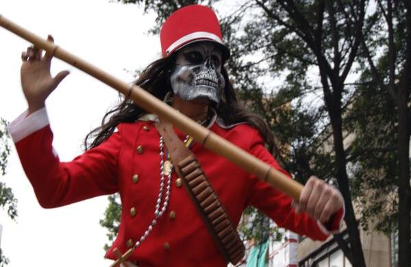 Diferentes representaciones artísticas se dieron durante todo el recorrido de la marcha. Fotografía: Edwin Tamayo / SEMANA