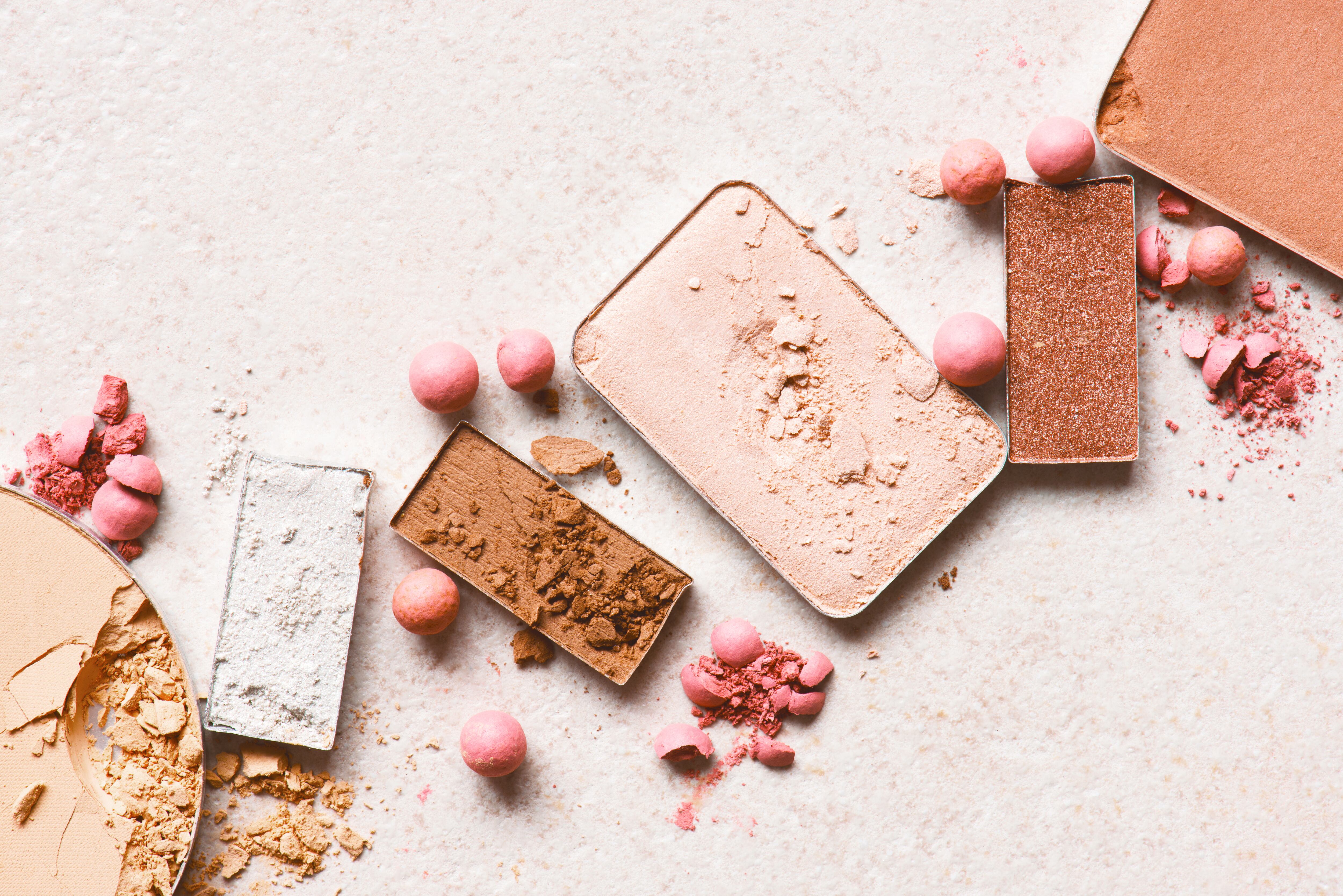 Cómo confirmar si el maquillaje ya caducó.