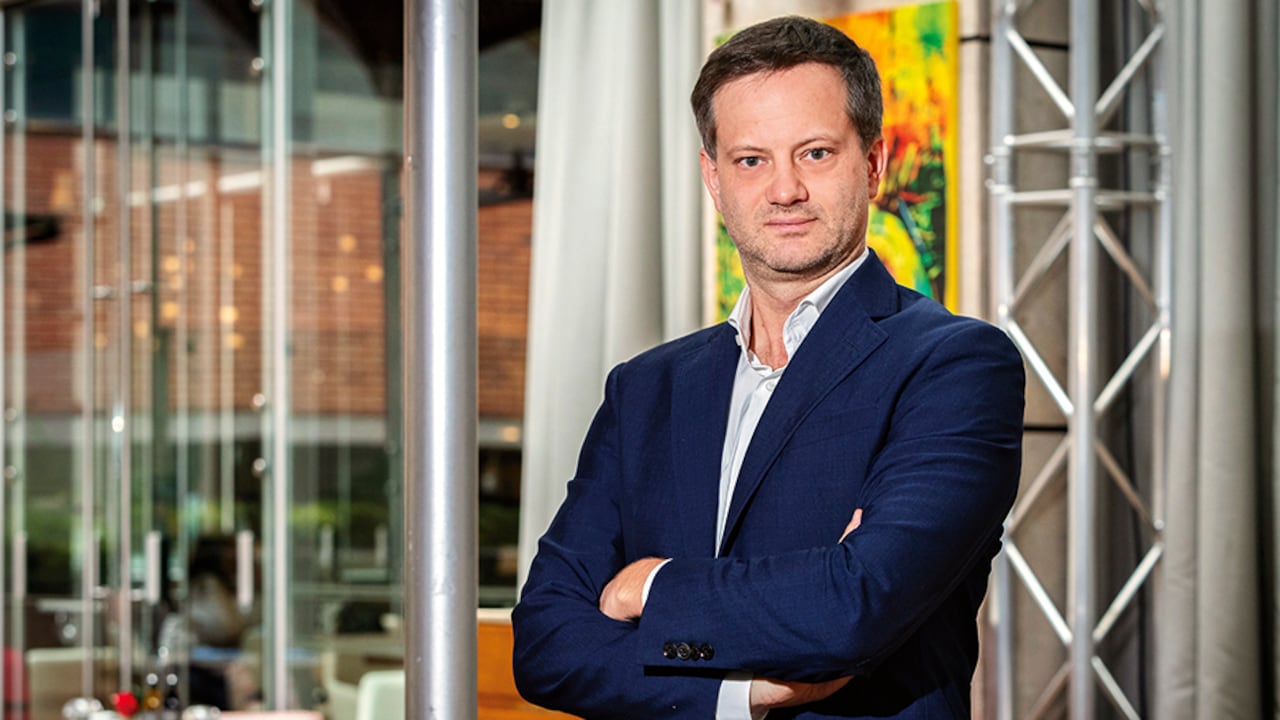 "Los parásitos mentales son contagiosos, se replican de mente en mente. Así se han propagado ideologías como el nazismo o el comunismo"