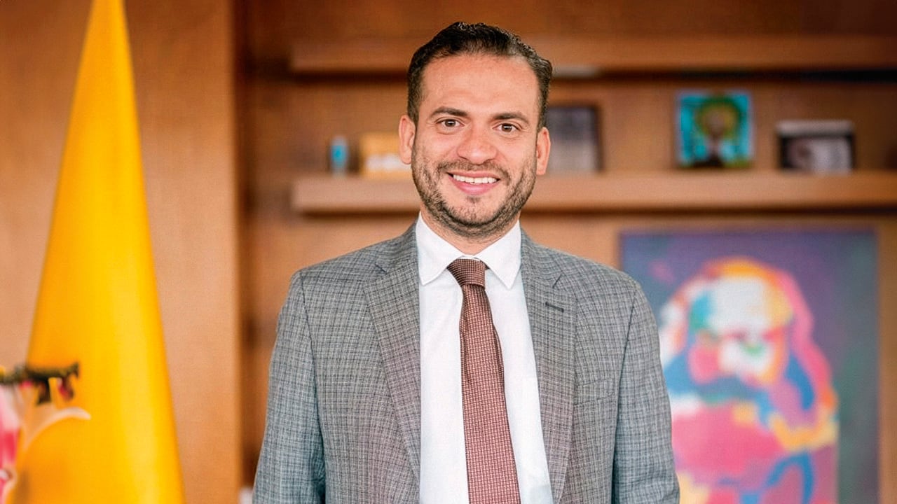 Xavier Estrada, delegado del Ministerio de Educación, negó actuar en concierto con Guerrero.