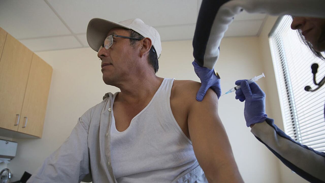 ¿Por qué muchos peruanos no quieren vacunarse contra el coronavirus?