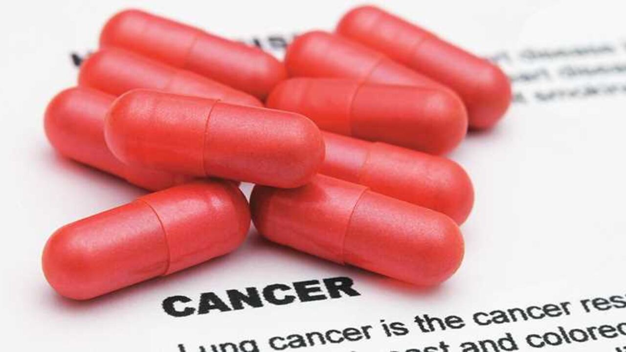 El estudio, publicado en la prestigiosa revista British Medical Journal (BMJ), examinó 48 medicamentos aprobados por la EMA para tratar 68 cánceres distintos.