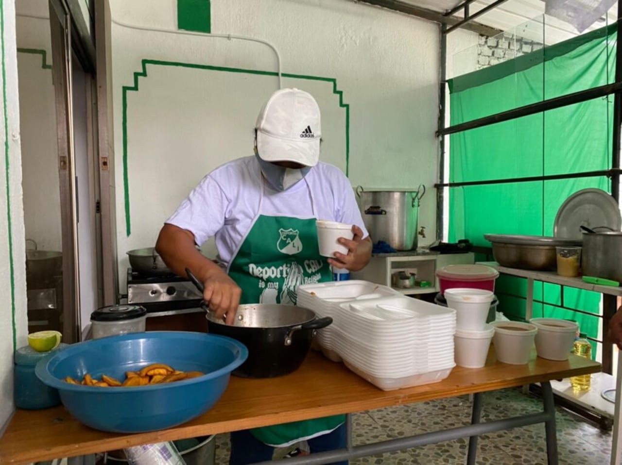 Las barras Barón Rojo Sur y Frente Radical Verdiblanco abrirán sus propios comedores comunitarios para atender a la población vulnerable de Cali