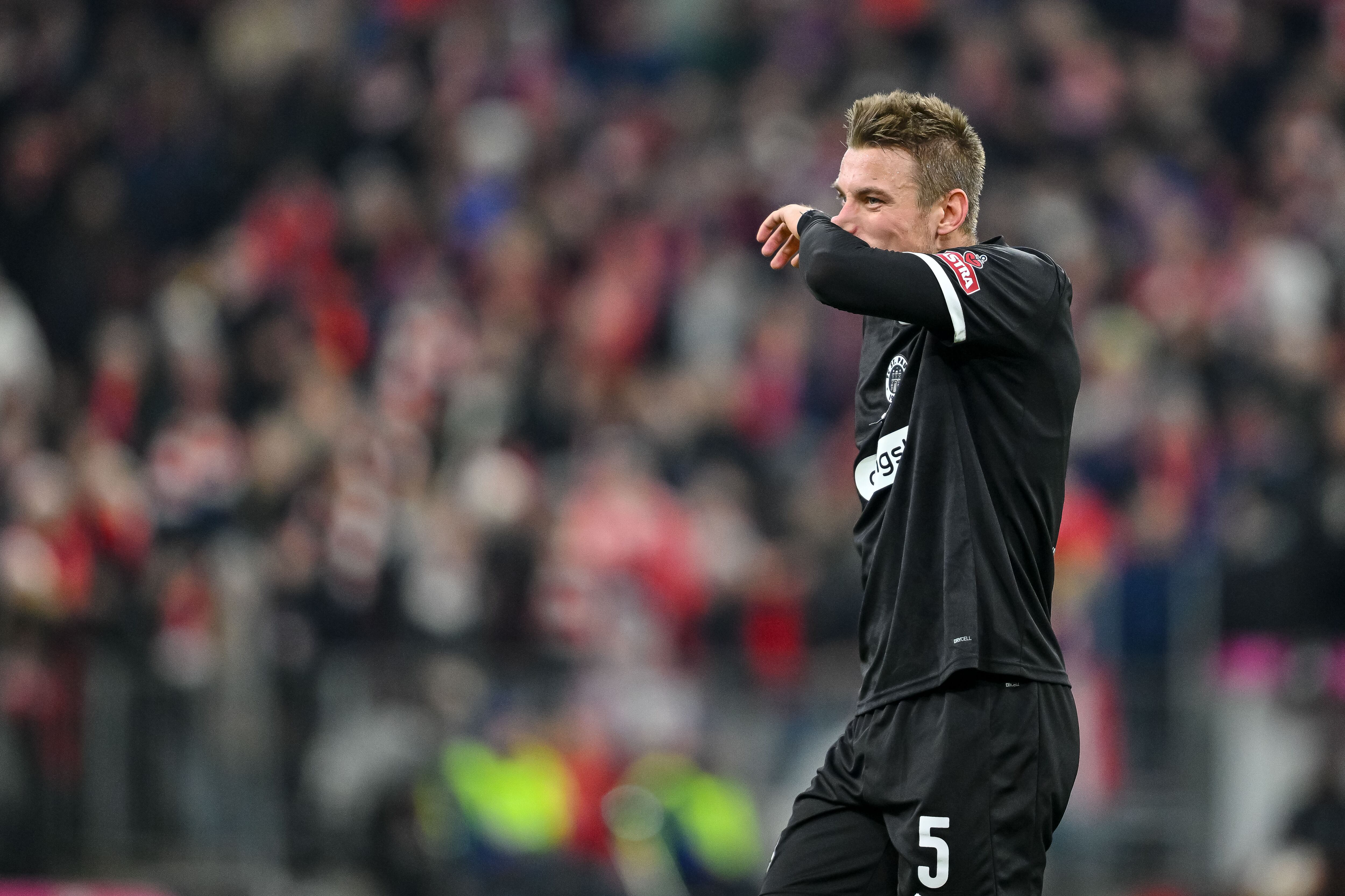 Hauke Wahl, defensa del St. Pauli.