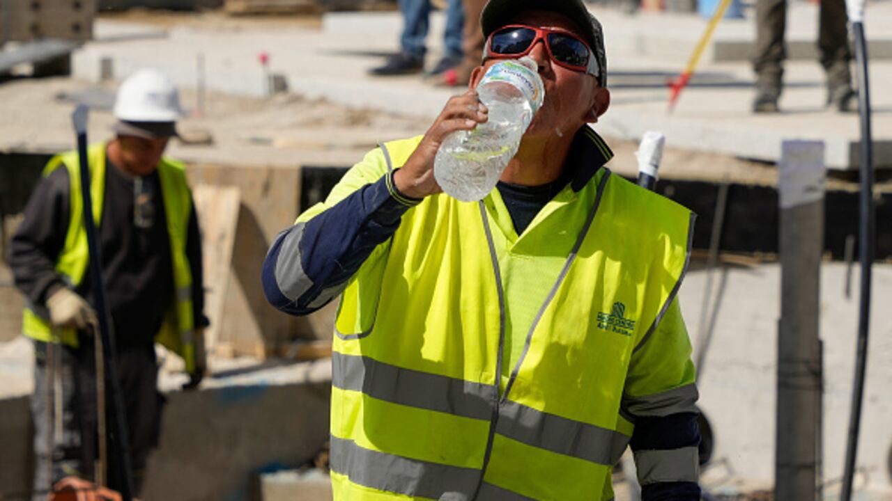 Expertos han advertido sobre la situación que enfrentan varias regiones del mundo, como consecuencia de la ola de calor. Photographer: Paul Hanna/Bloomberg via Getty Images