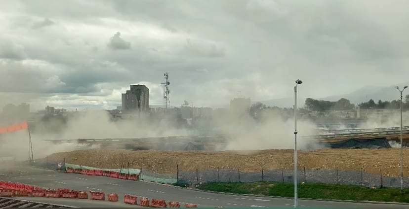 Momento en el que se implosionó el puente de la carrera 13 con avenida de las Américas