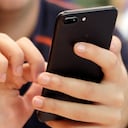 Usuario de un teléfono Android.