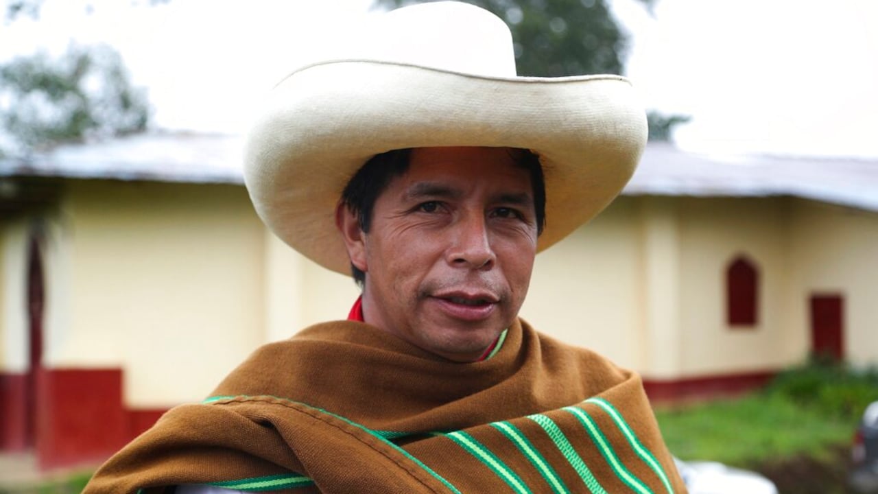 La llegada de Pedro Castillo al poder en Perú supone un viraje a la izquierda en el espectro político del vecino país.