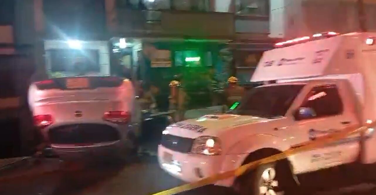 Un vehículo terminó volcado sobre la carrera 7 con calle 55.