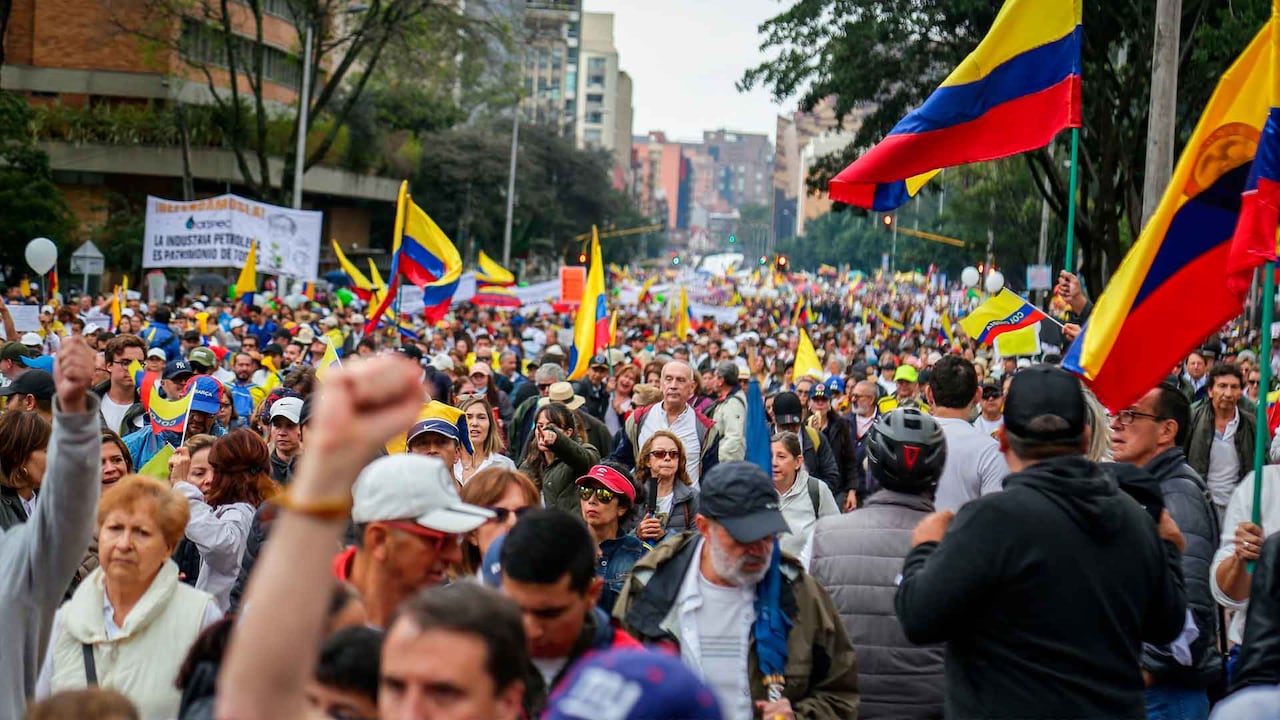 Bogotá. Abril 21 de 2024. Multitudinarias marchas se concentran en el centro de la capital en oposicion y rechazo al actual gobierno nacional y a las reformas presentadas. (Colprensa - Catalina Olaya )
