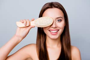 Un cabello sano es la suma de diversos factores que contribuyen al crecimiento y cuidado del mismo.