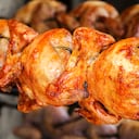 El precio del pollo asado en el país tuvo una caída en el último mes.