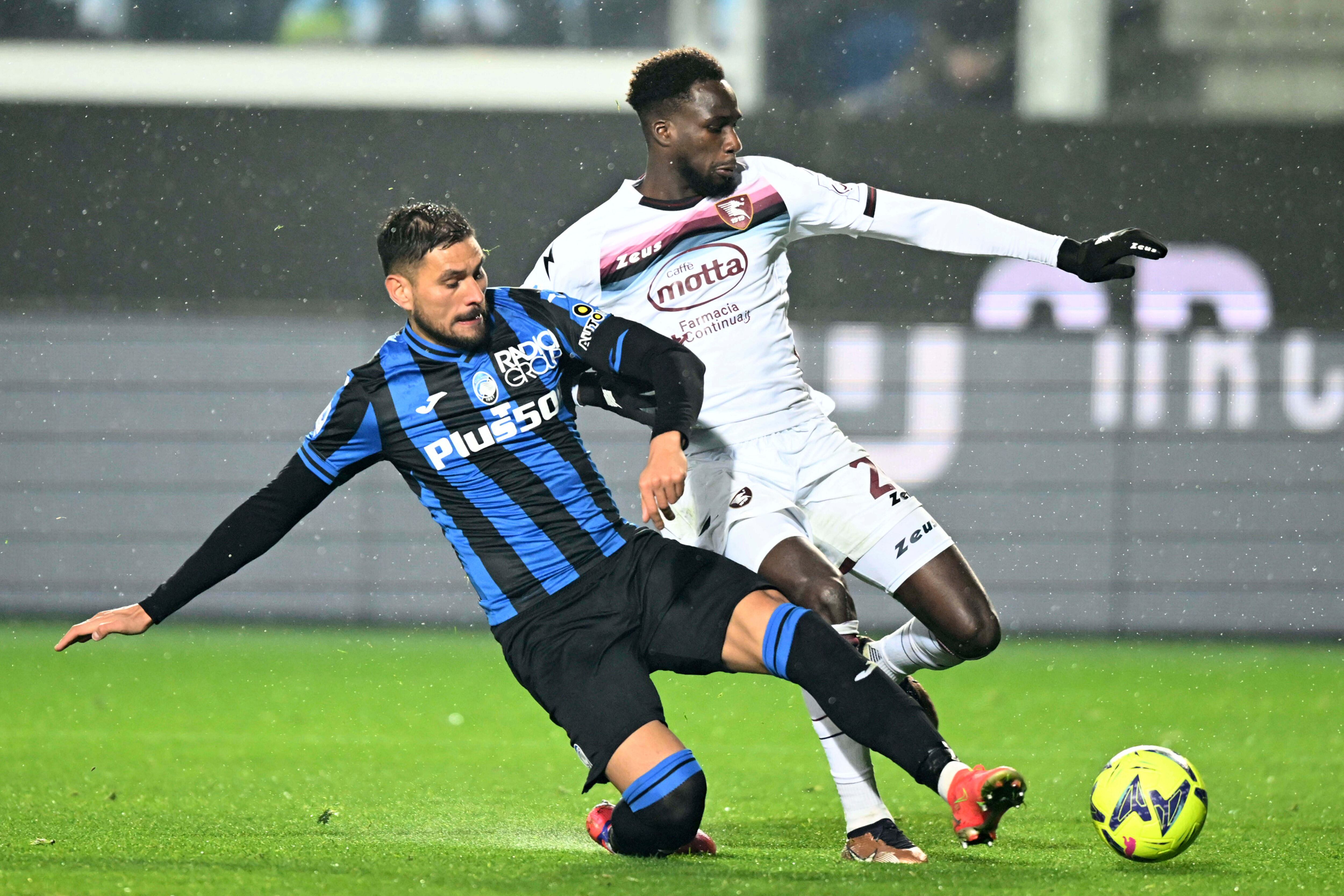 Gracias a esta goleada, la Atalanta ocupa provisionalmente la última de las seis posiciones que dan pasaporte a competiciones europeas en el fútbol italiano.