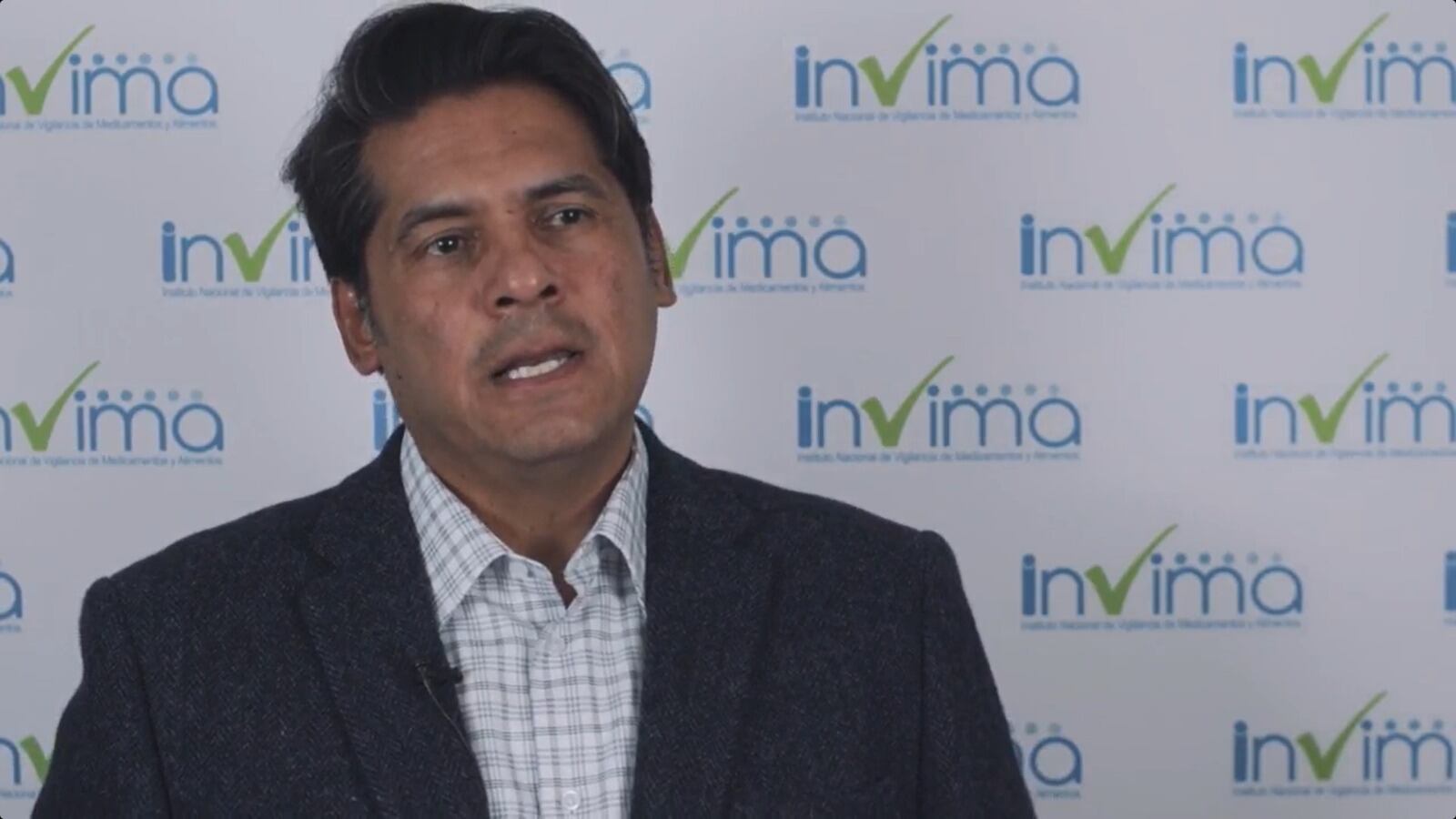 Director de Alimentos y Bebidas del Invima, Carlos Robles Cocuyame.