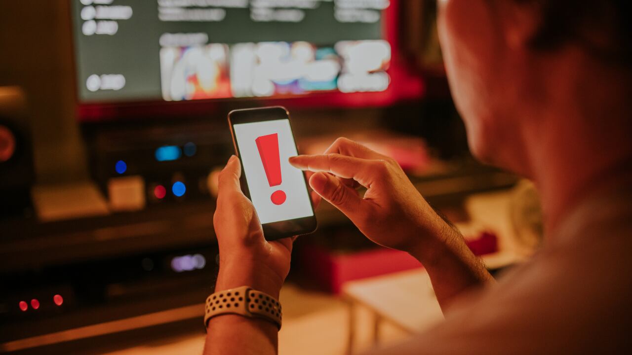 Un par de funciones del celular pueden ser las responsables de que la duplicación de pantalla se interrumpa.