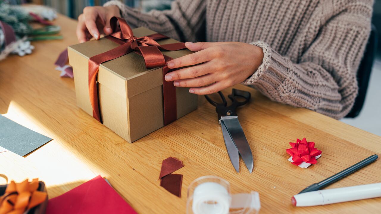 Las manualidades son una opción económica para celebrar una fecha especial.