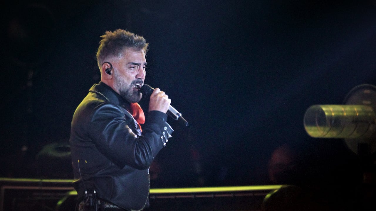 Alejandro Fernández habló sobre su vida íntima.