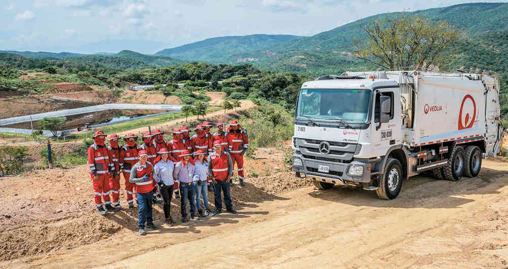 La flota vehicular de Veolia es Mercedes- Benz. Es de última generación y tecnología Euro 5.