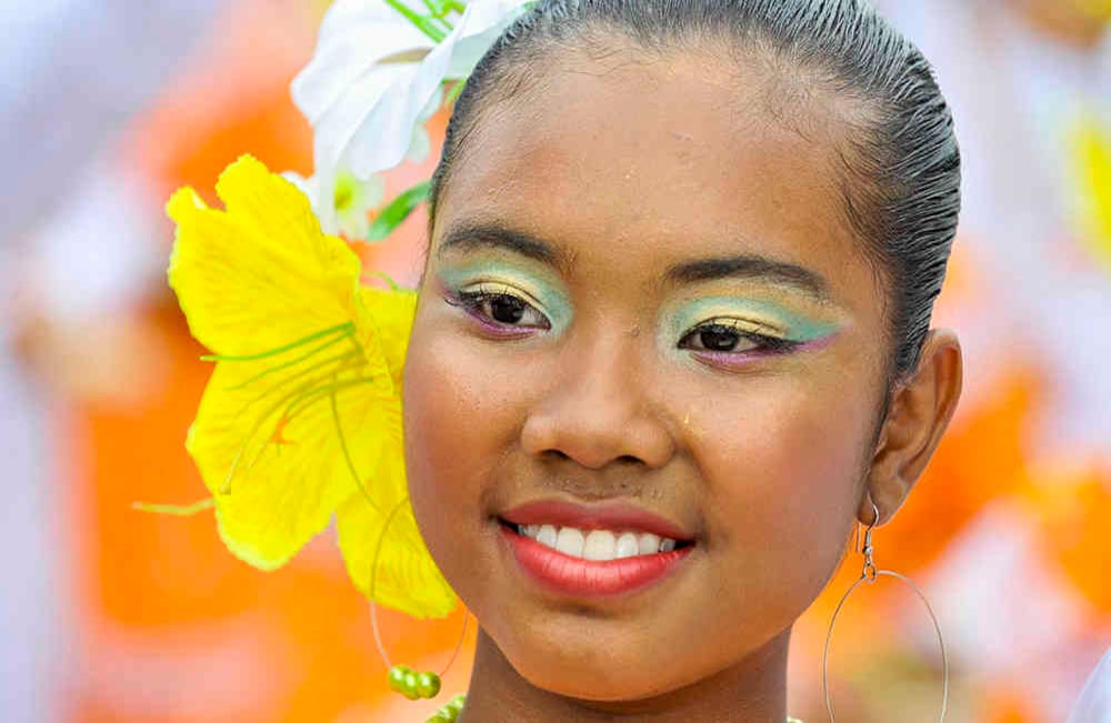 12. Con un desfile multicolor y desbordante de alegría, en el que las principales protagonistas fueron las tradicionales piloneras, se dio inicio —el jueves 27 de abril— al quincuagésimo festival de la Leyenda Vallenata en Valledupar.  Foto: Carlos Julio Martínez/ Enviado