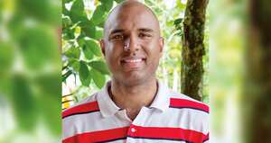 Un hijo de Piedad Córdoba, Juan Luis Castro, vivía en el exterior y regresó para participar en política. Llegó a ser senador y los correos que él recibió tratan de negocios millonarios con el régimen.