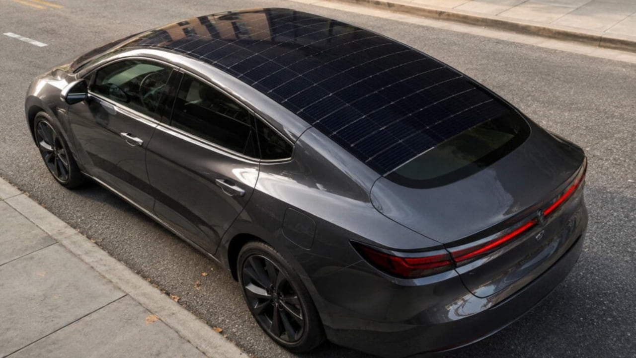 La tecnología permitiría recargar los vehículos con energía solar.