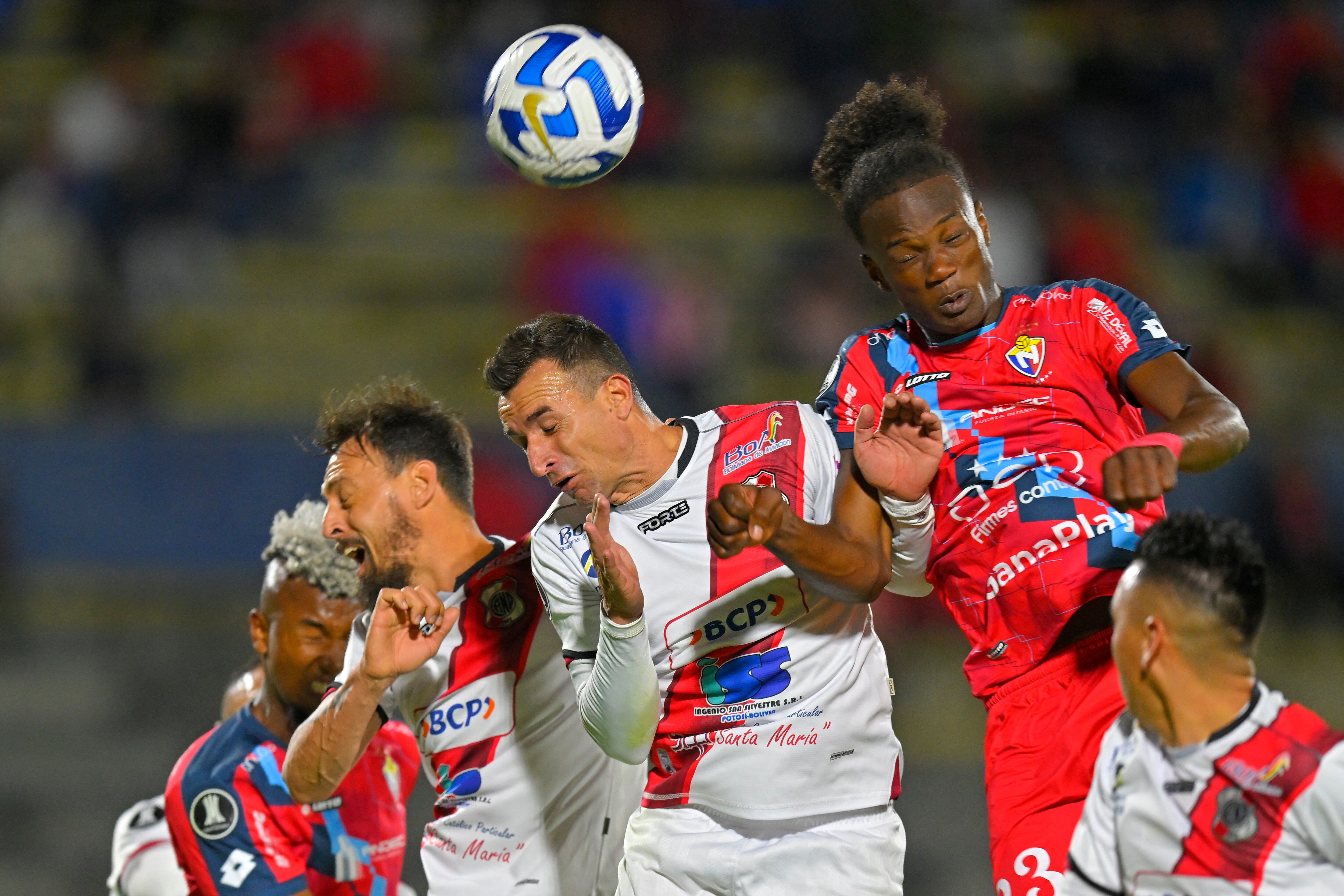 El Nacional de Ecuador y Nacional de Potosí se enfrentaron este 15 de febrero en Quito. Foto: AFP.