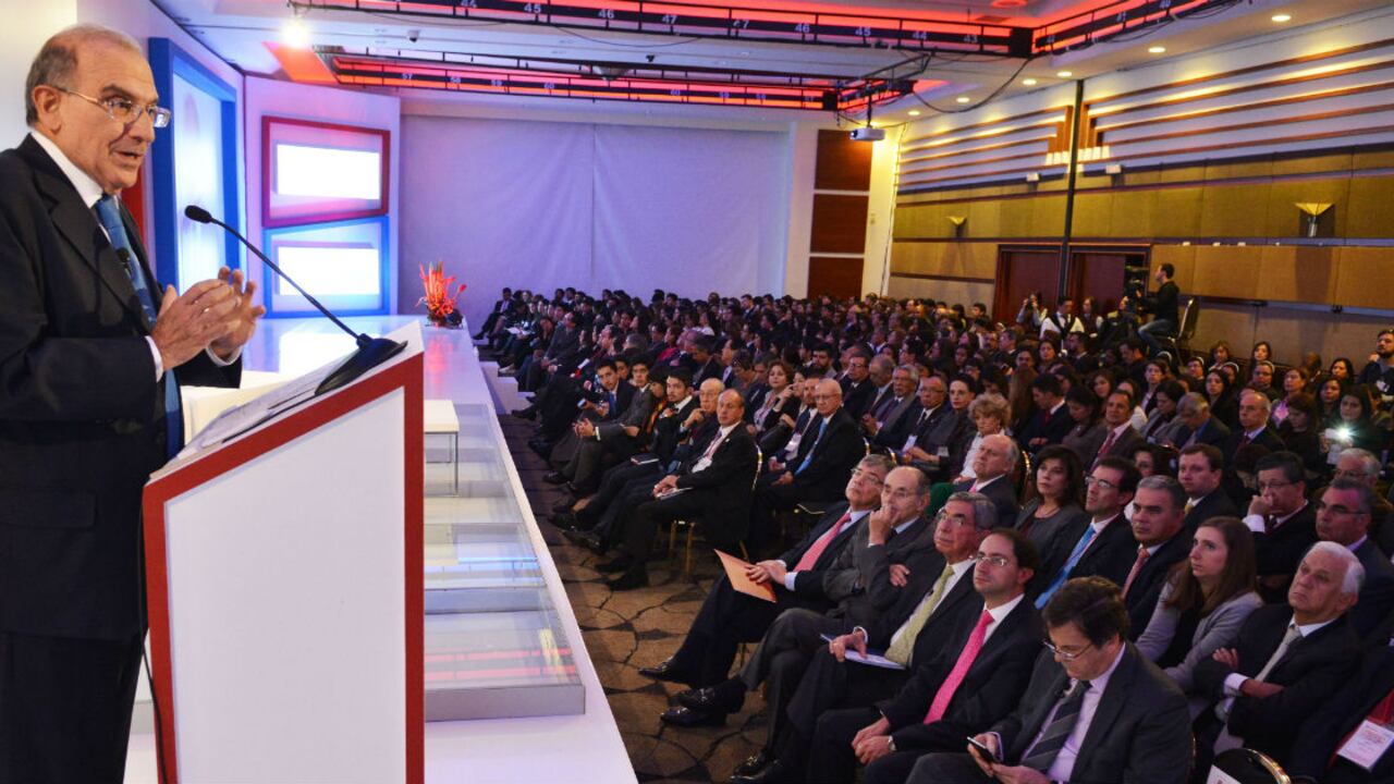 Humberto de la Calle durante su interveción en el foro #ideas para que Colombia consiga la paz#