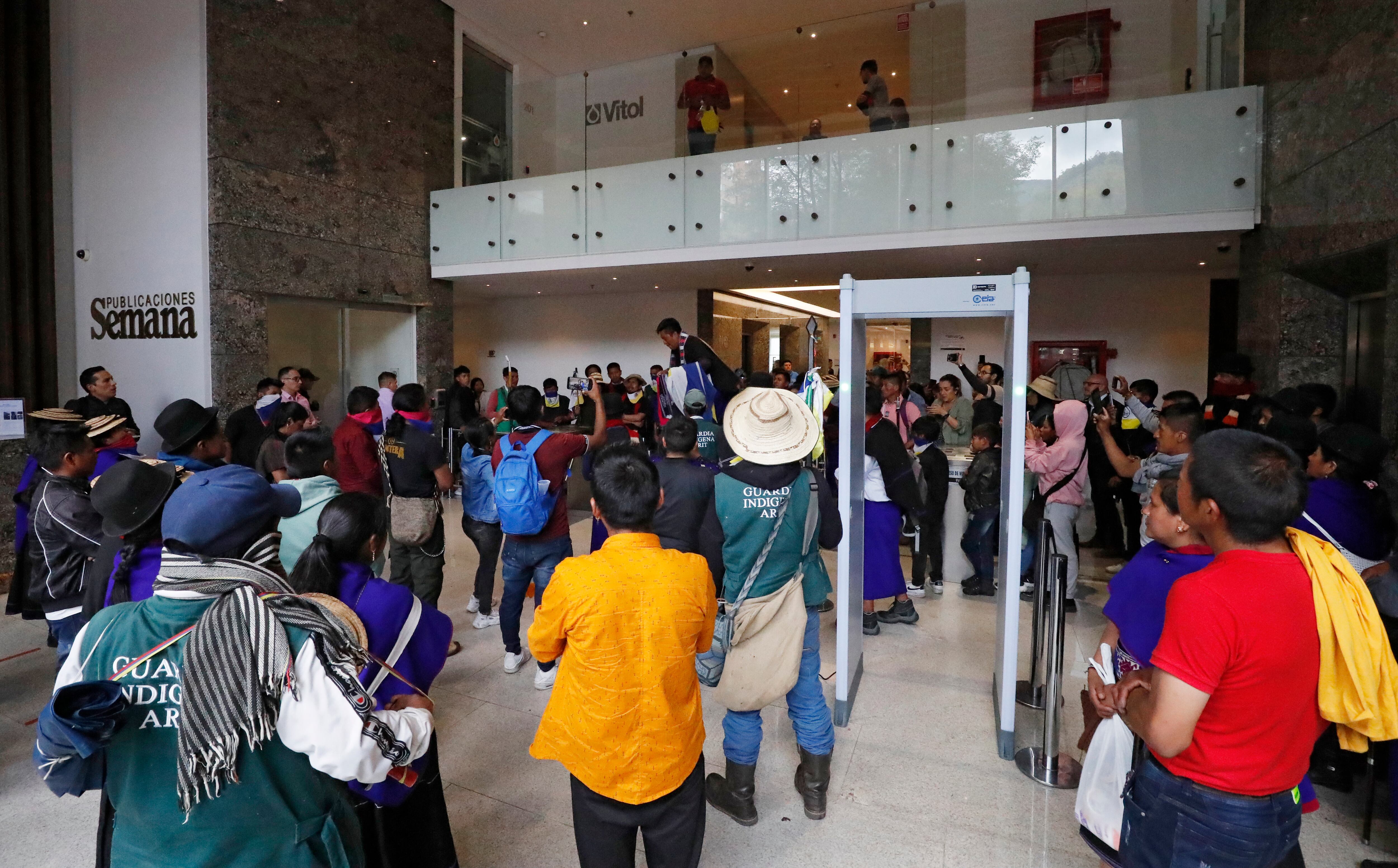 Toma minga indígena en revista Semana
Bogota septiembre 29 del 2023
Foto Guillermo Torres Reina / Semana