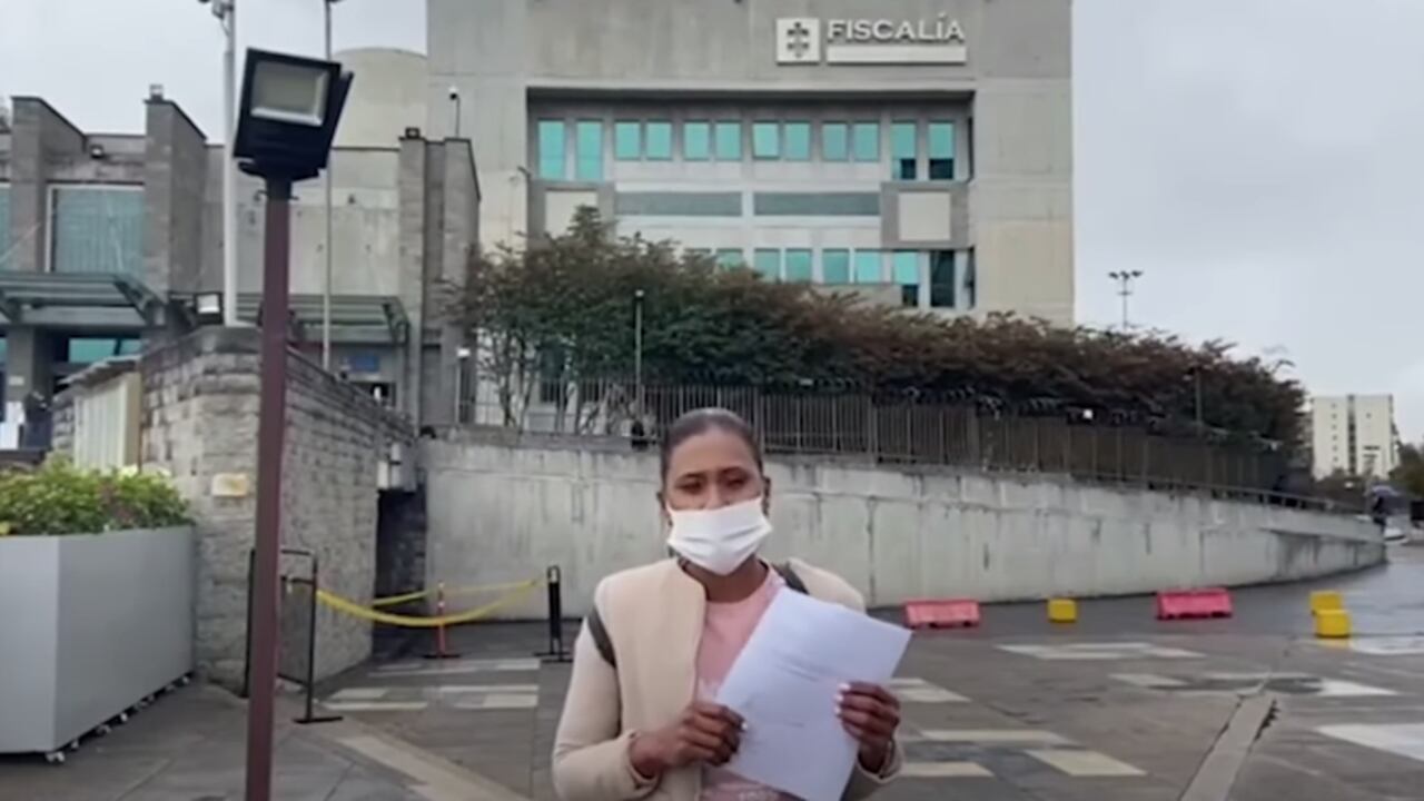 Xiomara Galván, tía de Sar Sofía Galván, en la Fiscalía General de la Nación, en Bogotá