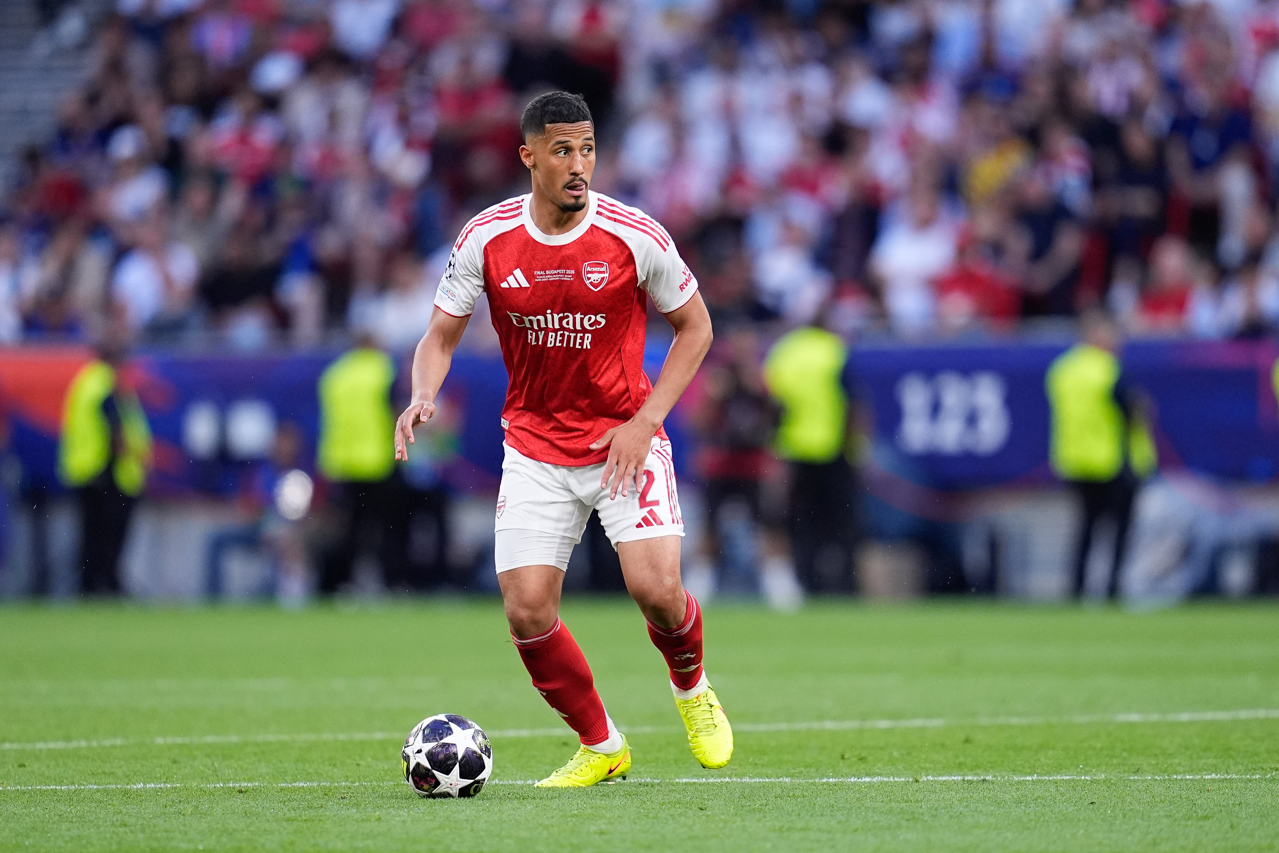 William Saliba jugando con Arsenal la final de la Champions ante PSG.
