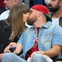 Taylor Swift y Travis Kelce, la pareja de recién casados más sonada.