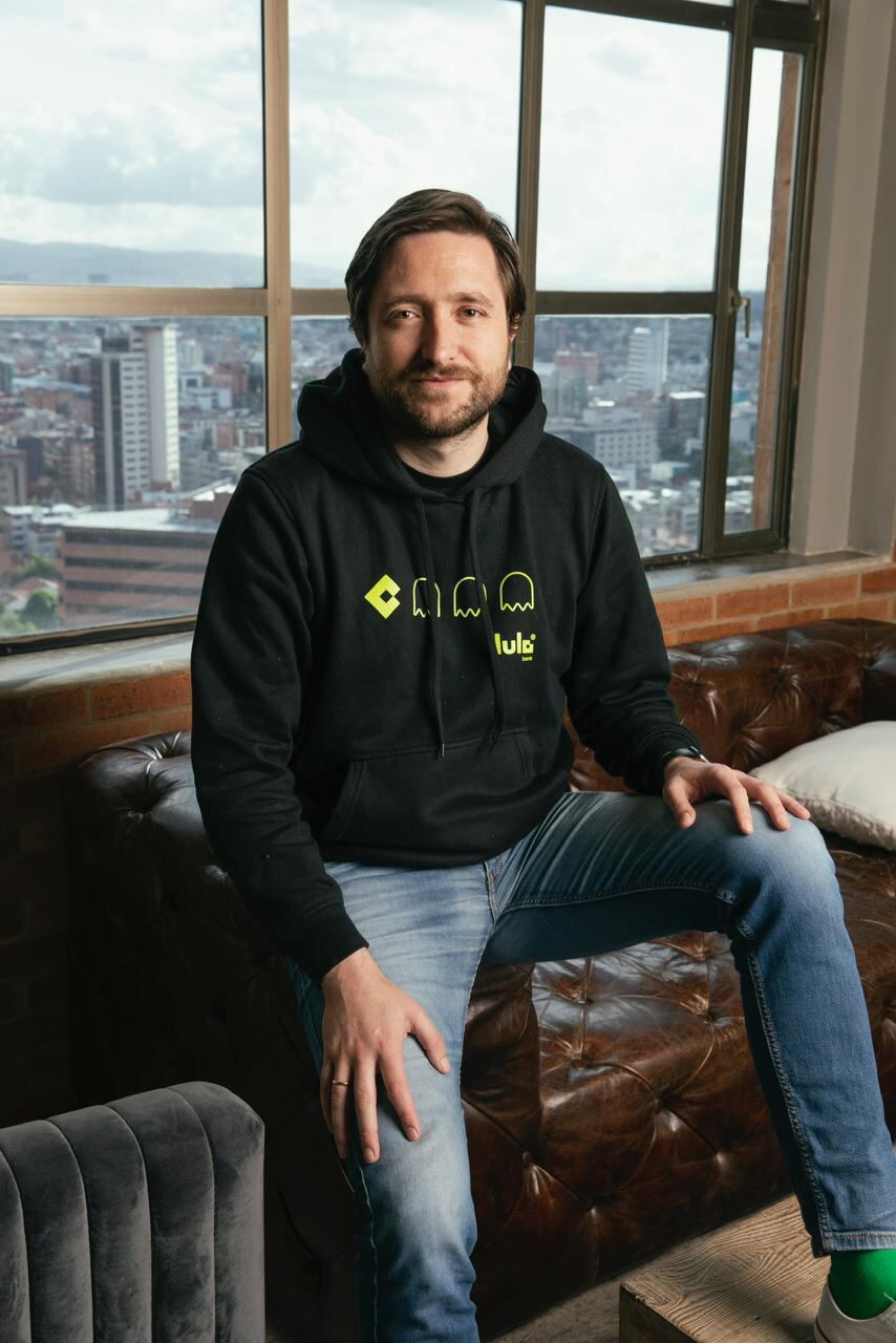 Juan Sebastián Peredo, vicepresidente jurídico de Lulo Bank, explicó acerca de los mitos que rodean la implementación de la IA.